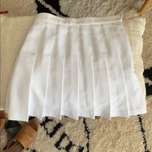 American Apparel white pleated skirt in Large